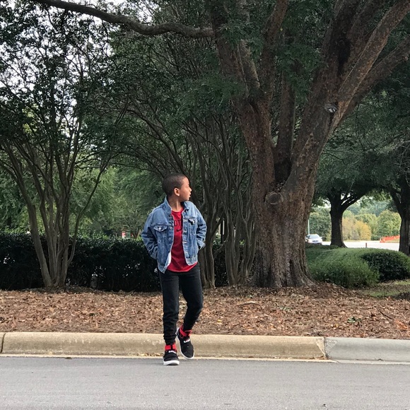 LIKE NEW GAP Denim Jacket - Picture 3 of 8